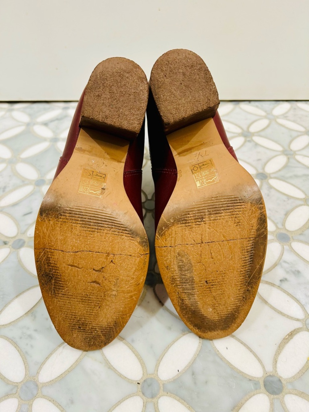 Madewell Carina Chelsea Boot in Cabernet Burgundy Leather Almond Toe - Size 7.5 - Picture 9 of 10